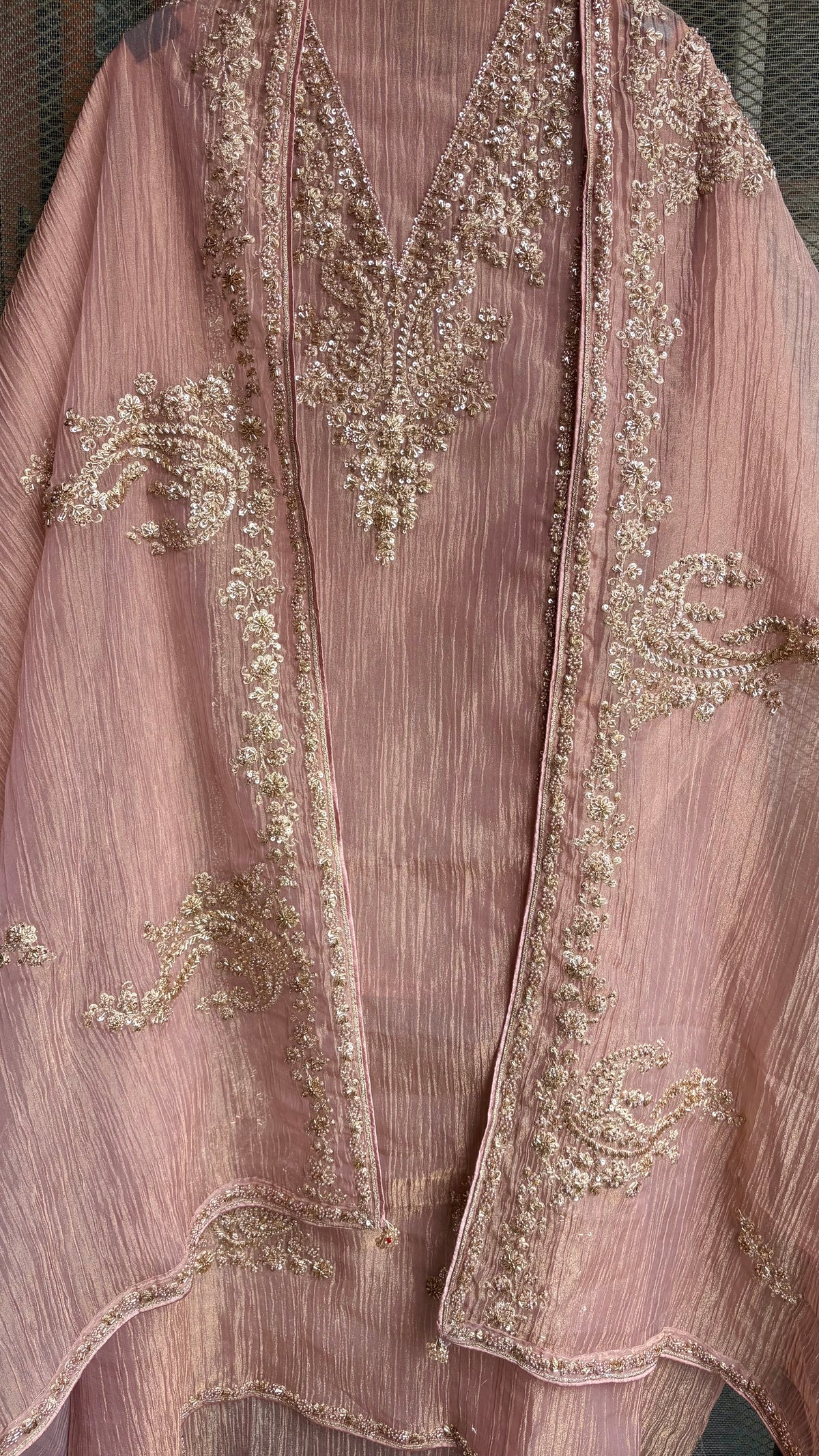 Gul Tissue Suit