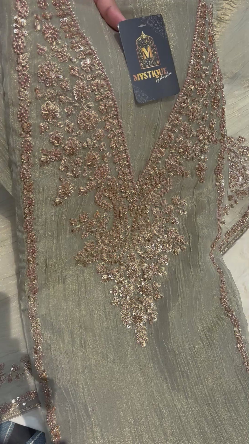 Gul Tissue Suit